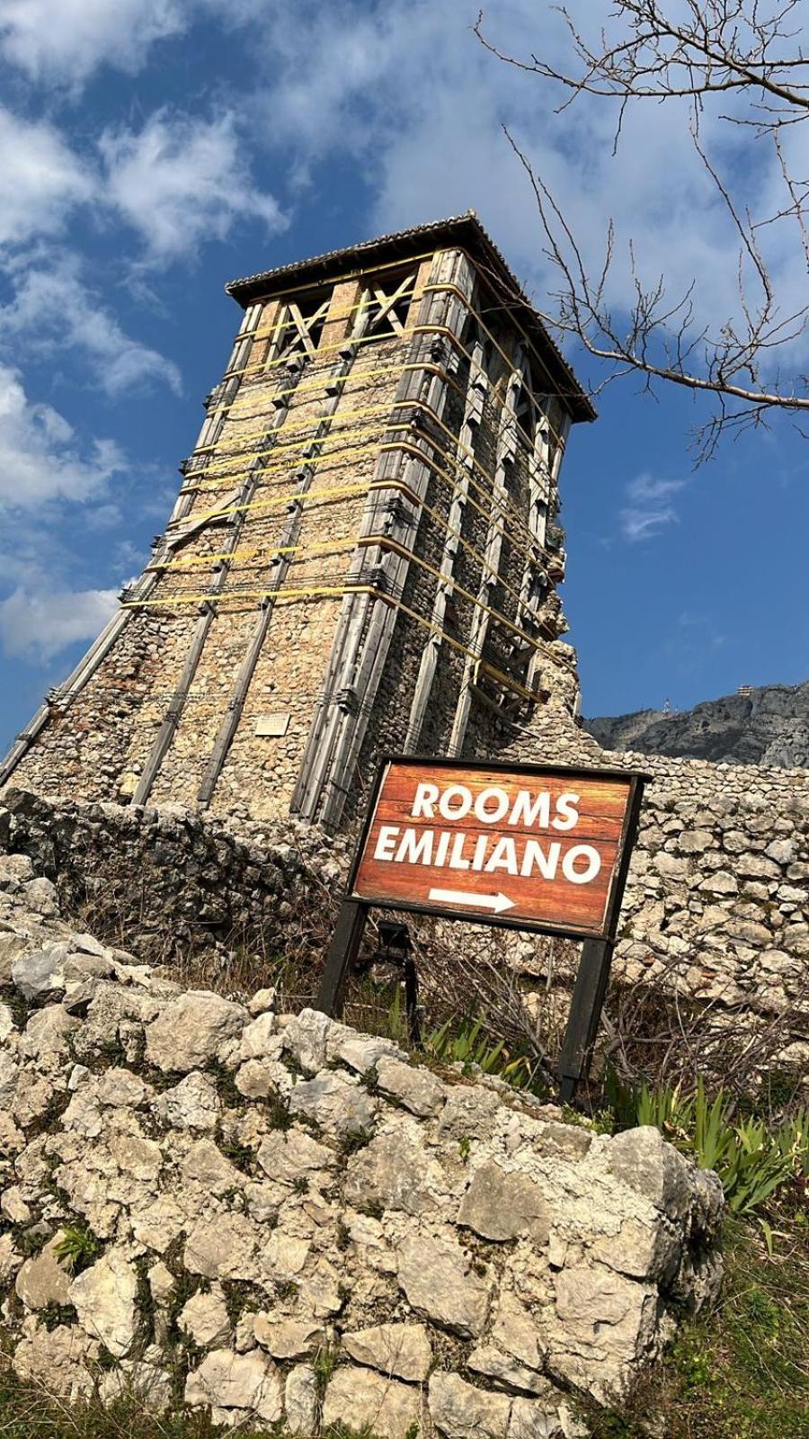 Rooms Emiliano Castle Of Kruja Eksteriør billede