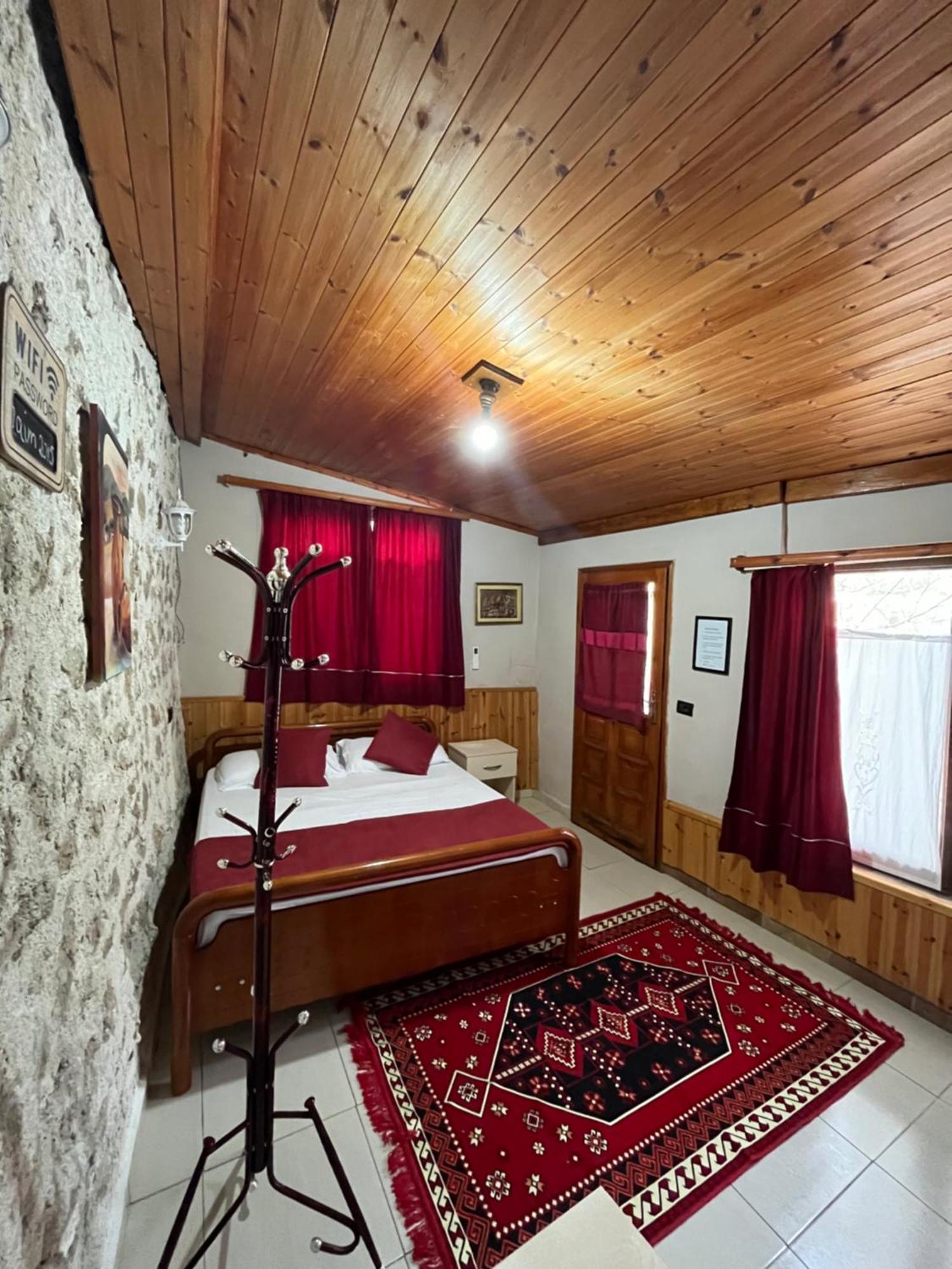 Rooms Emiliano Castle Of Kruja Eksteriør billede
